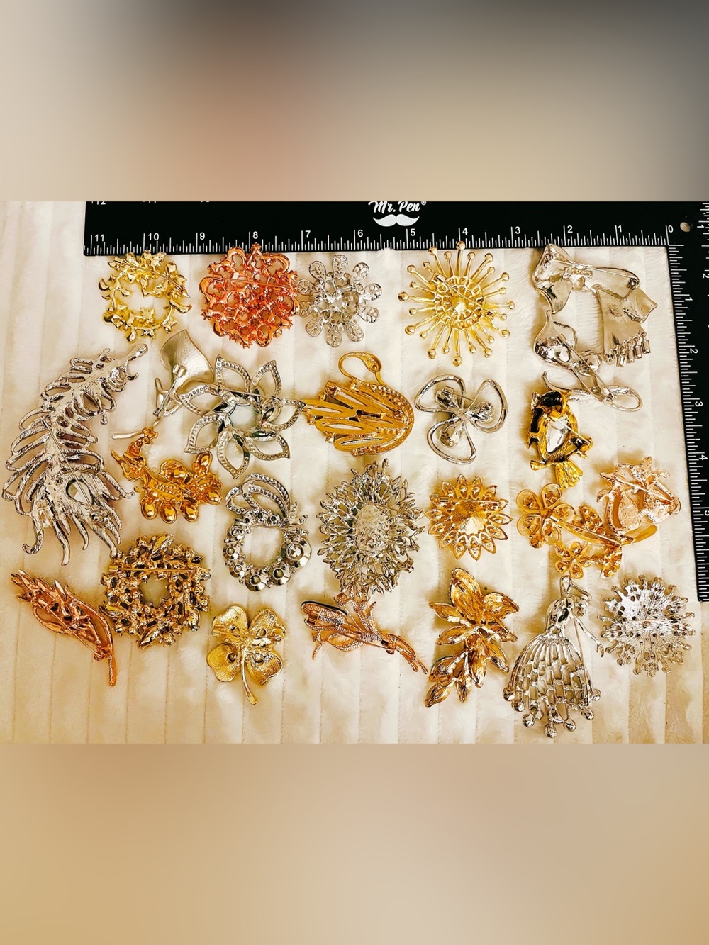 Lot of 25 Vintage Style Brooch Pins Crystal Pearl Flower Owl Cat Swan Jewelry - Picture 2 of 2
